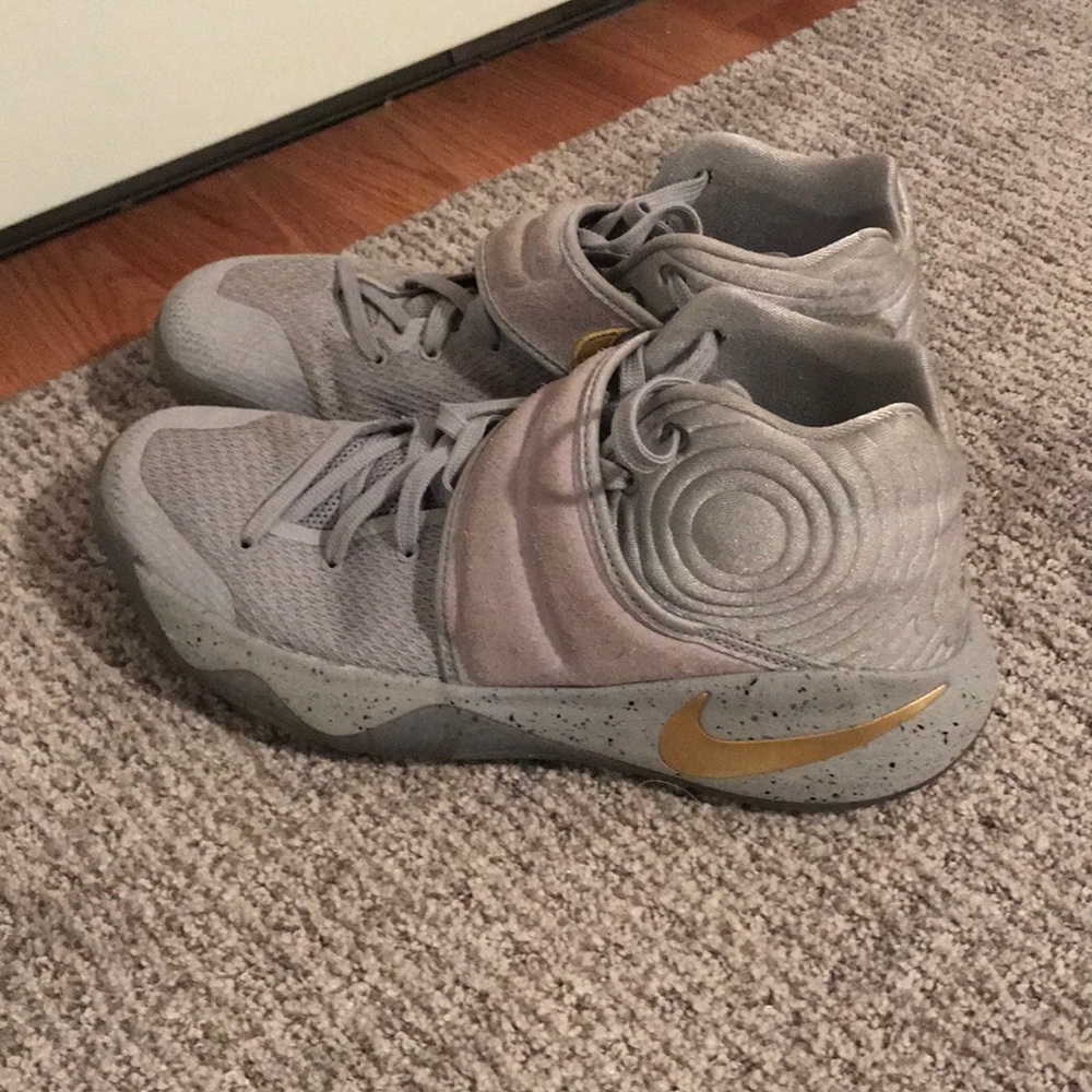 Basketball sneakers